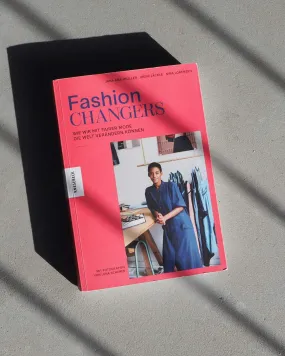 FASHION CHANGERS BOOK