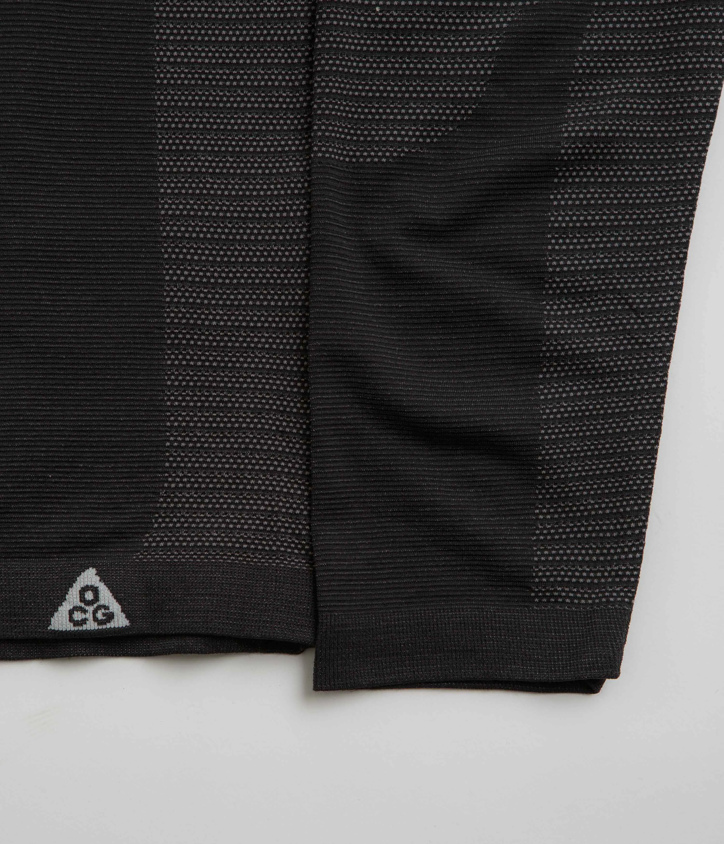Nike ACG Delta River Long Sleeve T-Shirt - Black / Cool Grey